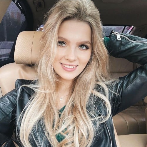 Miss Ellie Moore (Элли Мур)